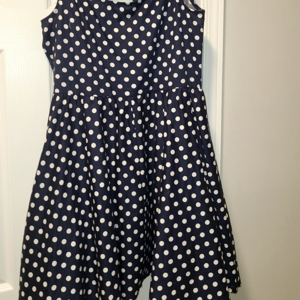 Blue and white collar dress,with an opening in the back. Baileyblue